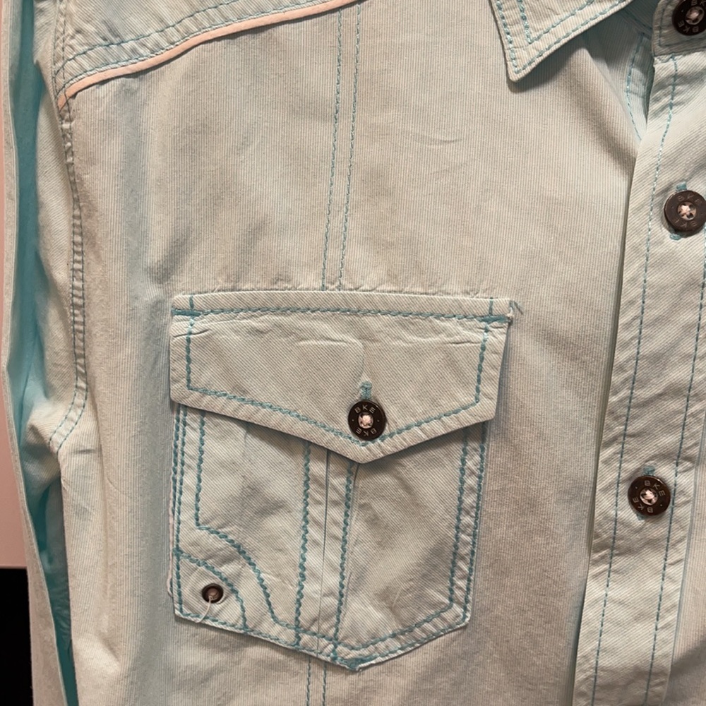 Button down - Picture 2 of 4